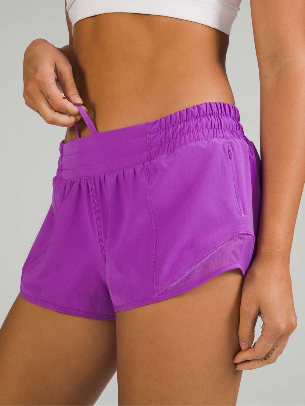Lululemon Hotty Hot low rise 2.5 inch shorts